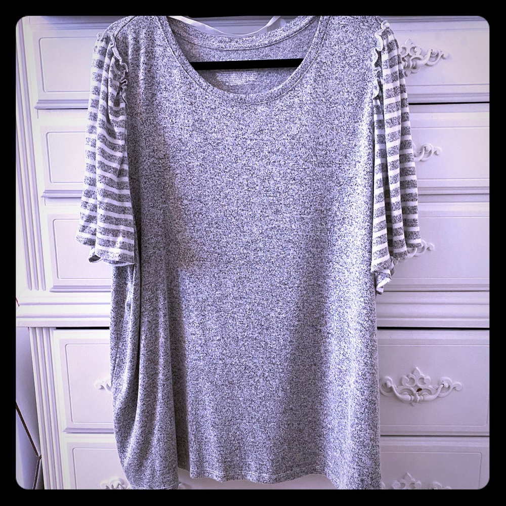 Heathered blouse with ruffle shoulder detail